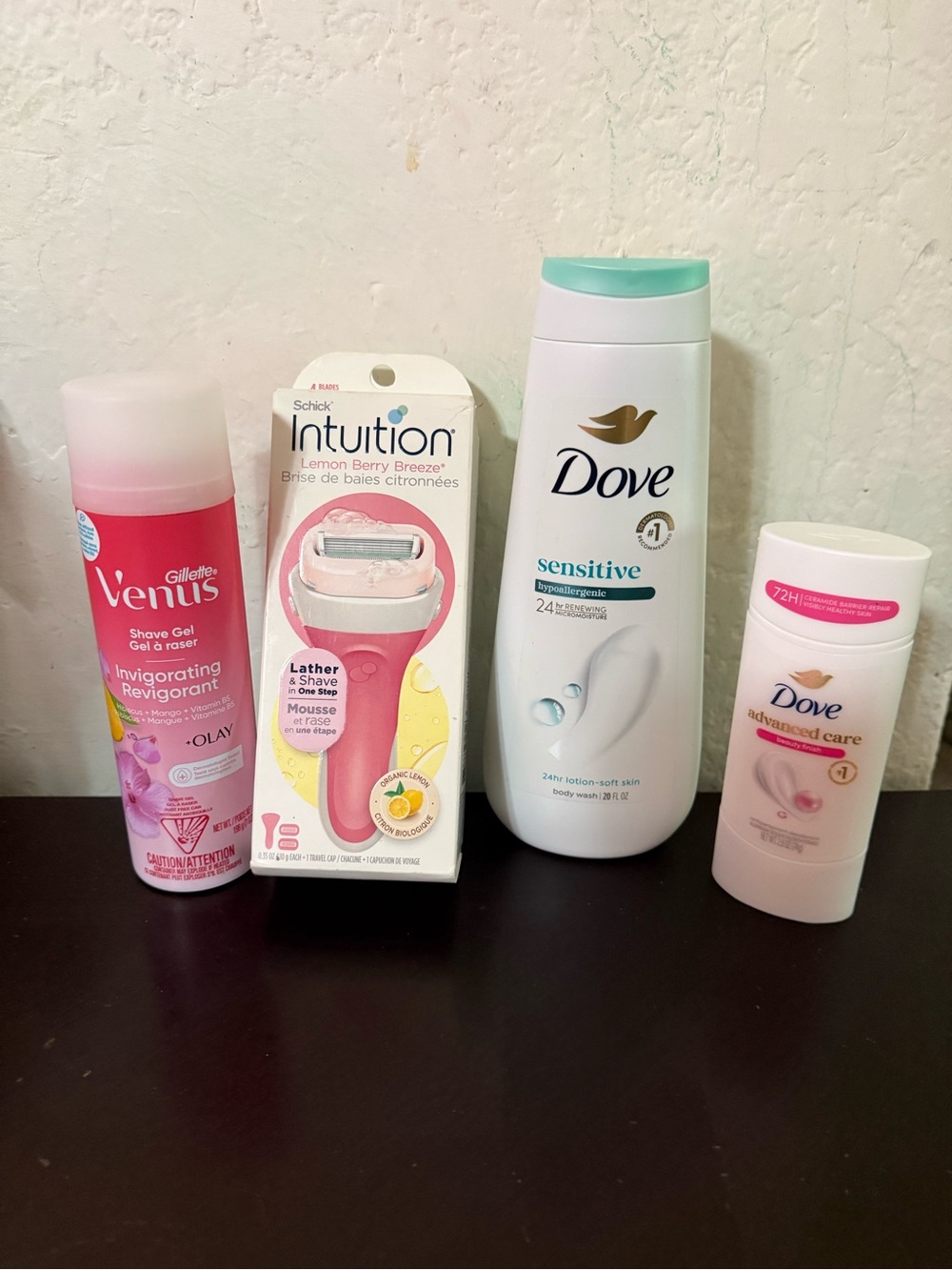 Dove Sensitive Body Wash - Gentle Hydrating Bath Gel (White/Turquoise)